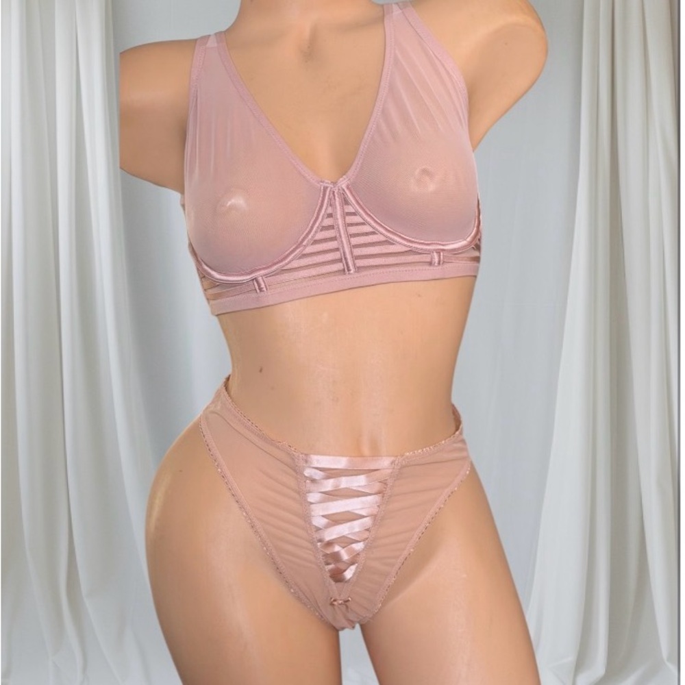 Victoria’s Secret 2 PC bra lingerie set 34DD/M New with tags.